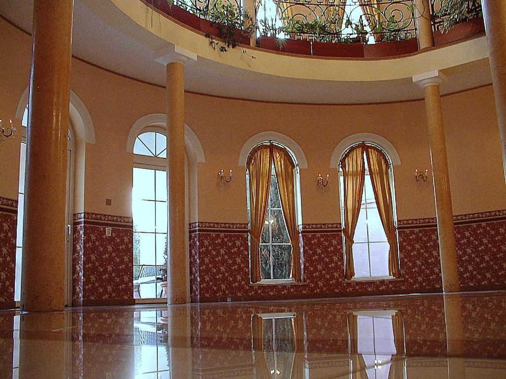 אופולה Hotel Regius מראה חיצוני תמונה